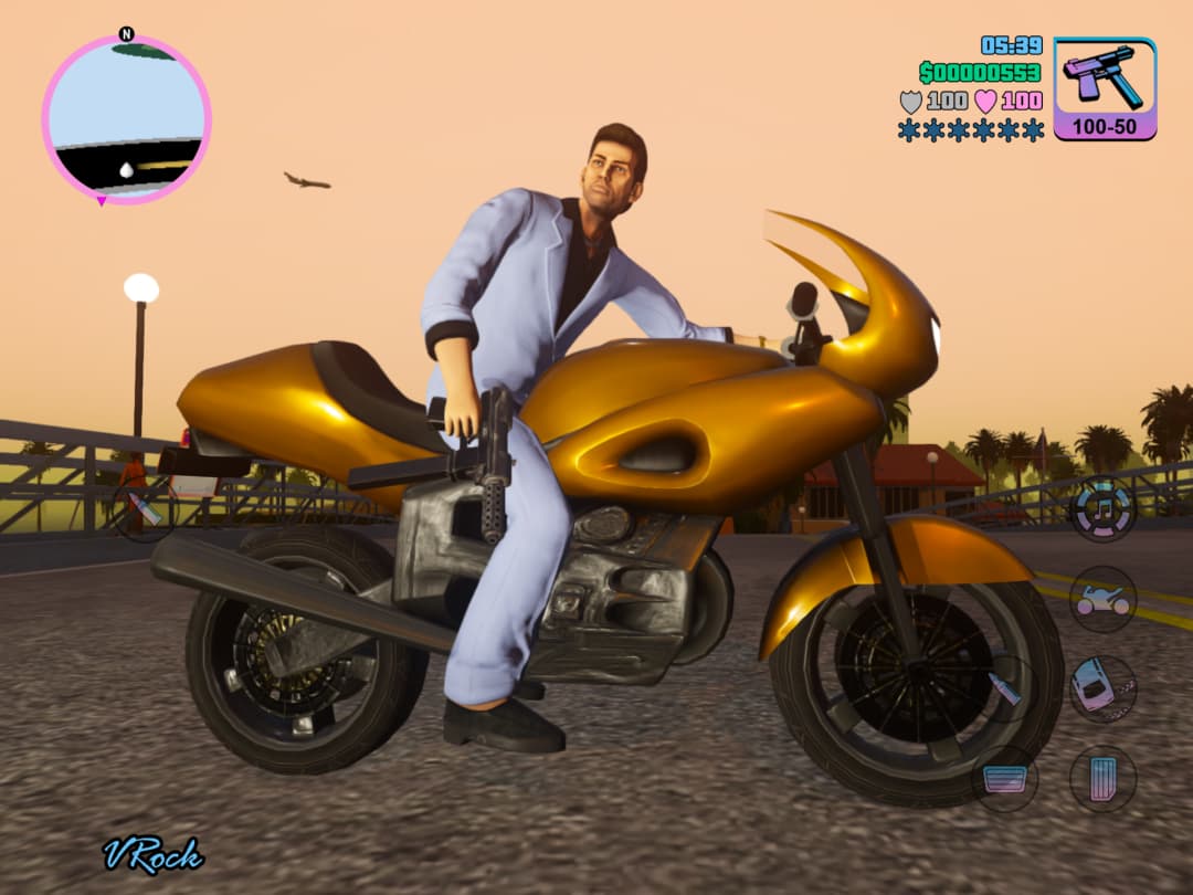 GTA: Vice City Definitive - Tommy rides motorbike.